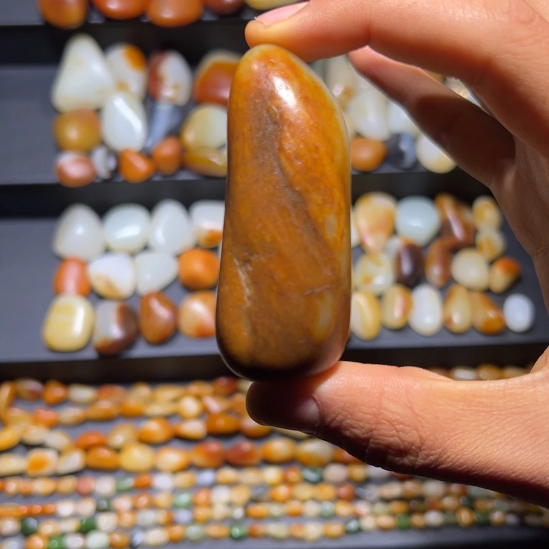 和田玉未镶嵌颈饰75.7克           无修