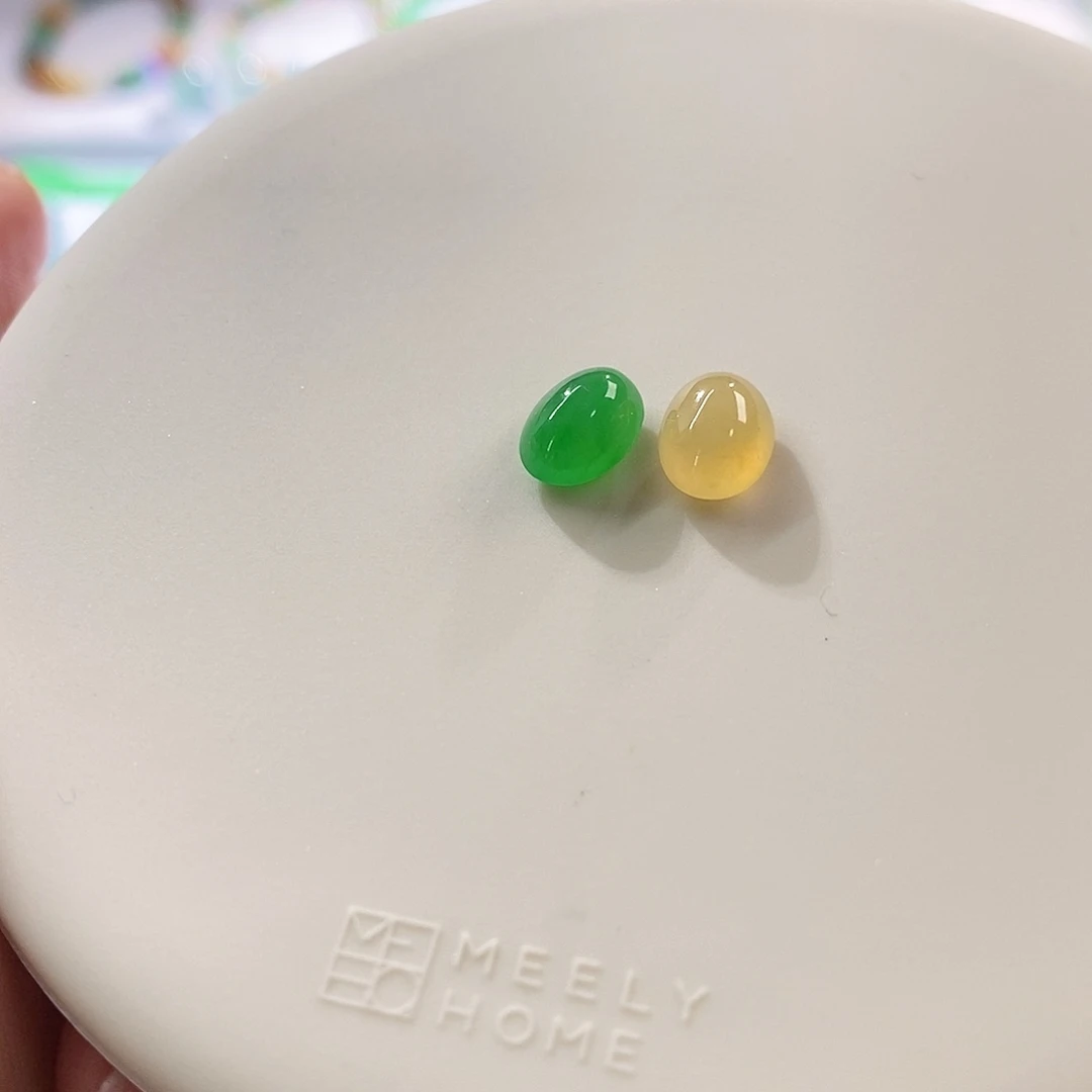 翡翠裸石冰黄加绿蛋面一对
