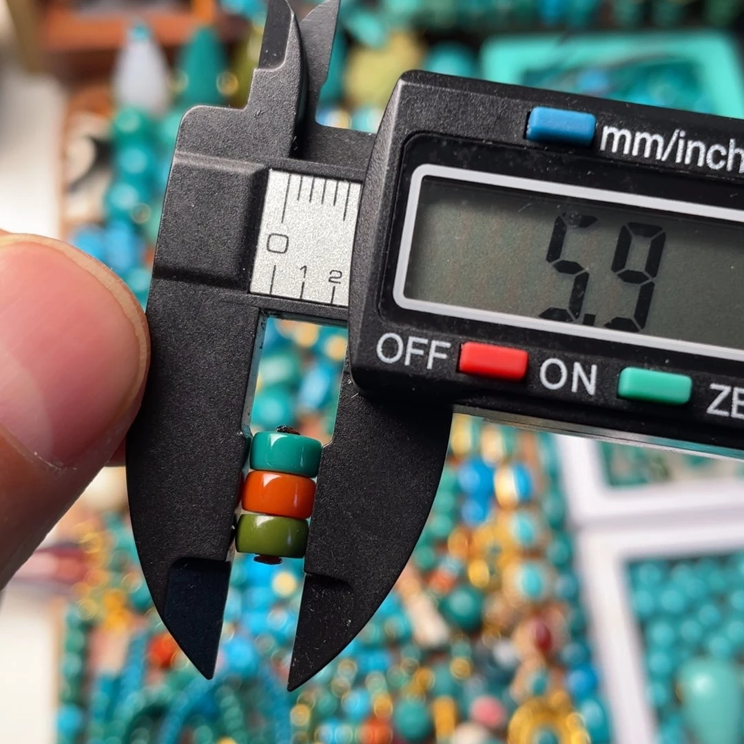 绿松石颈饰未镶嵌