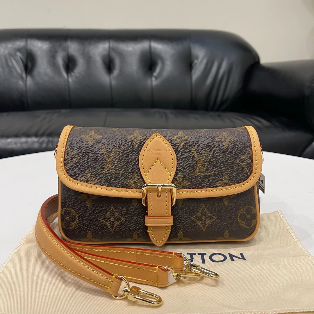 未使用 LouisVuitton/路易威登 新款老花法棍nano斜挎包