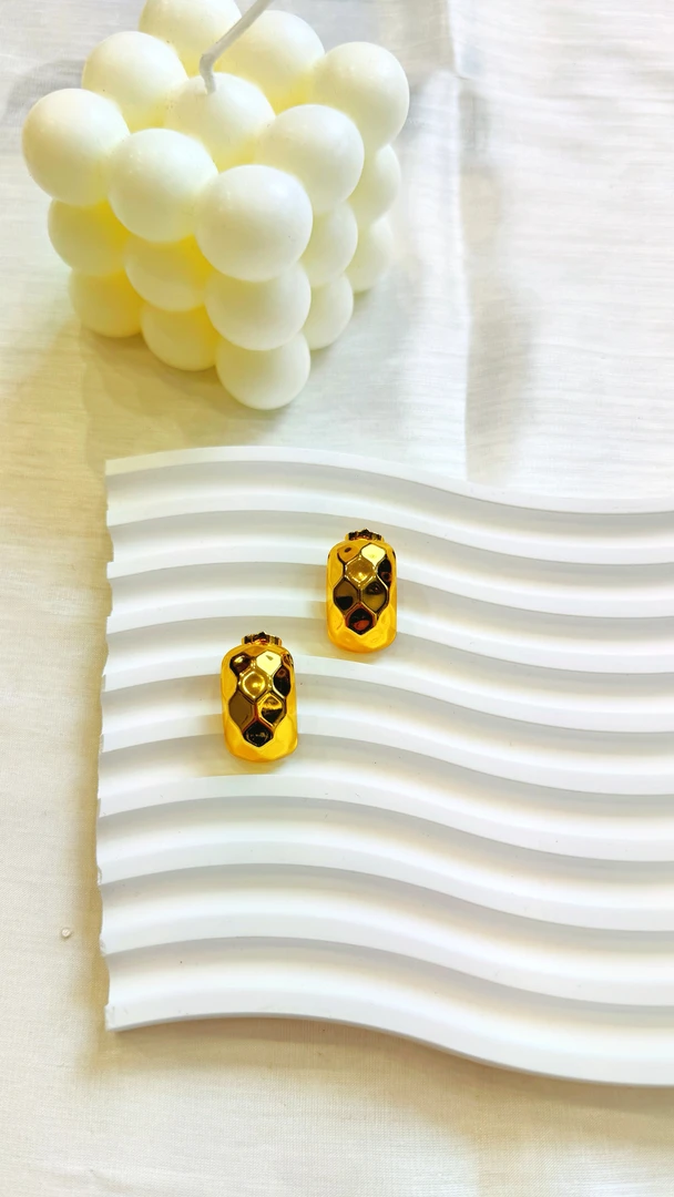 铜合金耳饰 菲纳孜波面耳环 首饰复古法式简约百搭耳扣彩色饰品