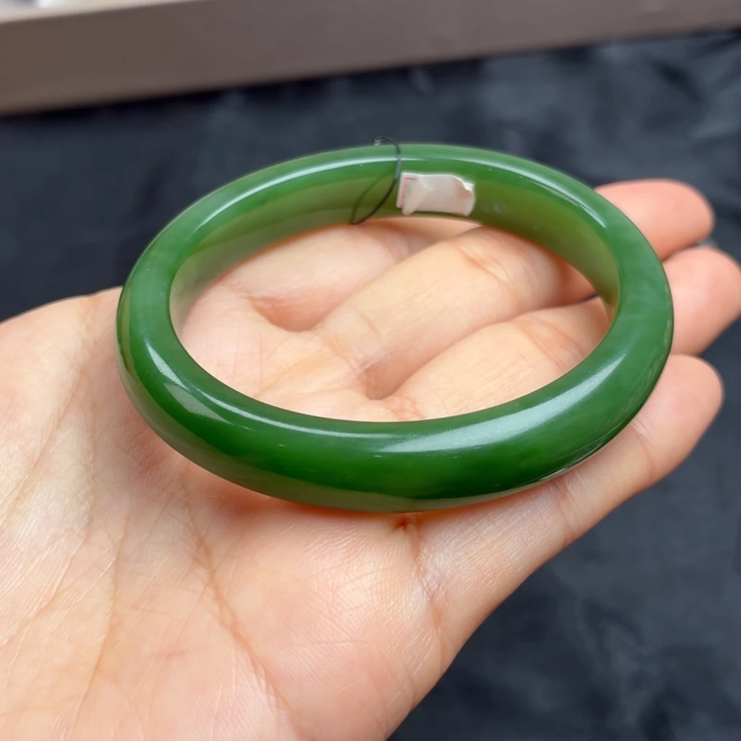 和田玉未镶嵌手镯贵妃！碧玉辣阳绿52圈