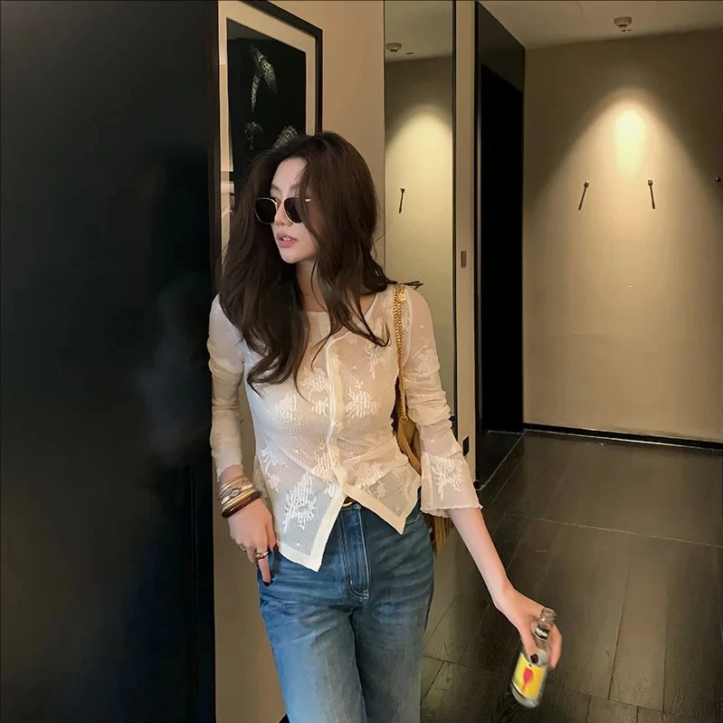 气质姐姐  肌理感褶皱亲肤喇叭袖小衫J211