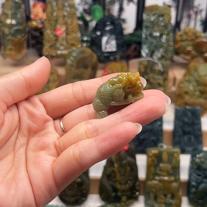 翡翠未镶嵌颈饰天然翡翠a货三脚
