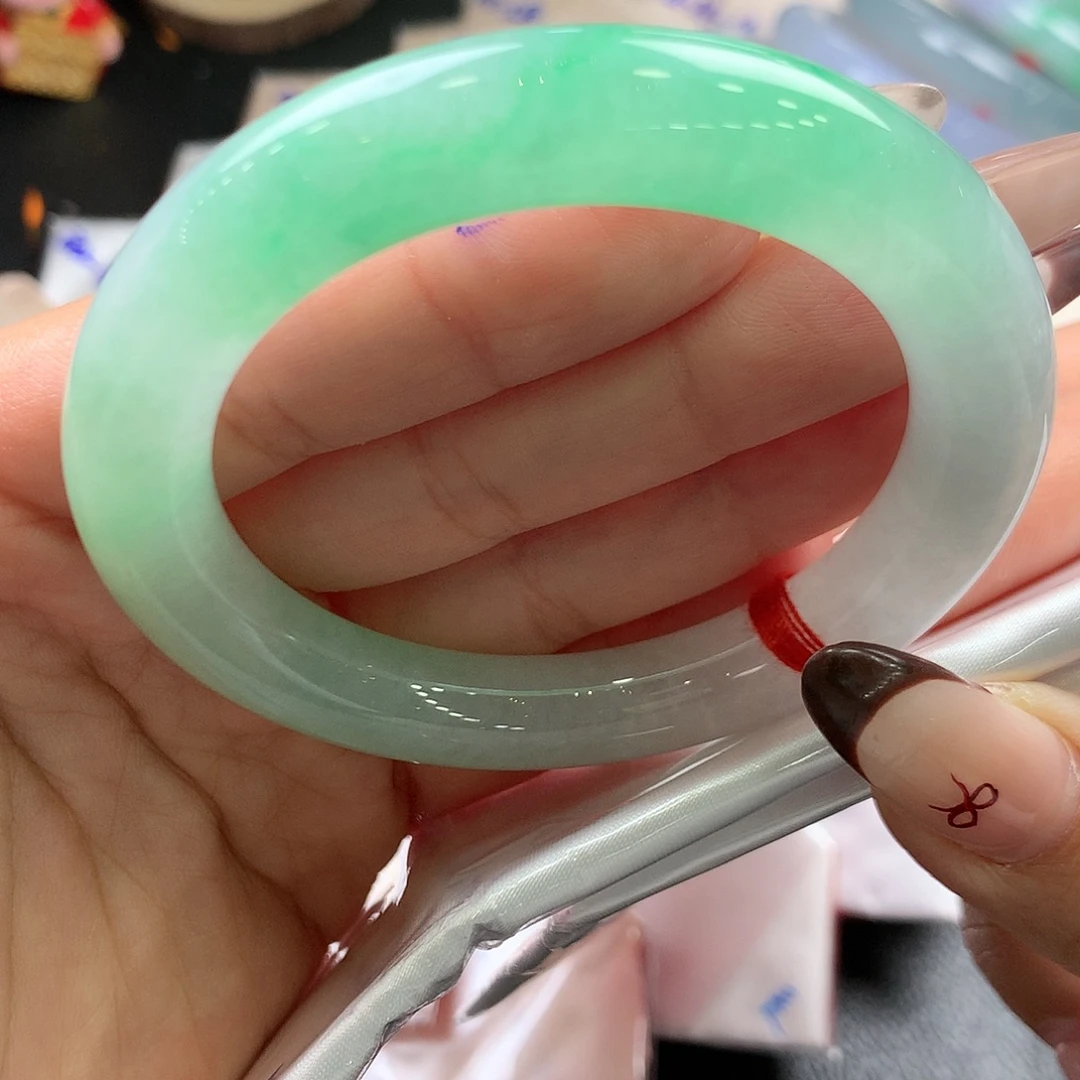 翡翠未镶嵌手镯（圆镯）53号冰绿