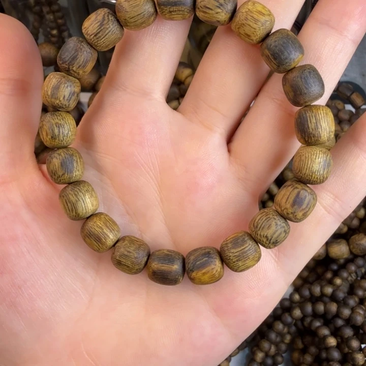 沉香碎屑沉香莺歌绿奇楠09老珠形8克