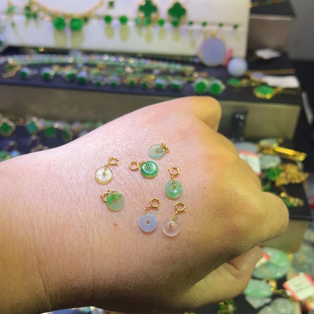 颈饰18K金镶嵌翡翠多样性发其一