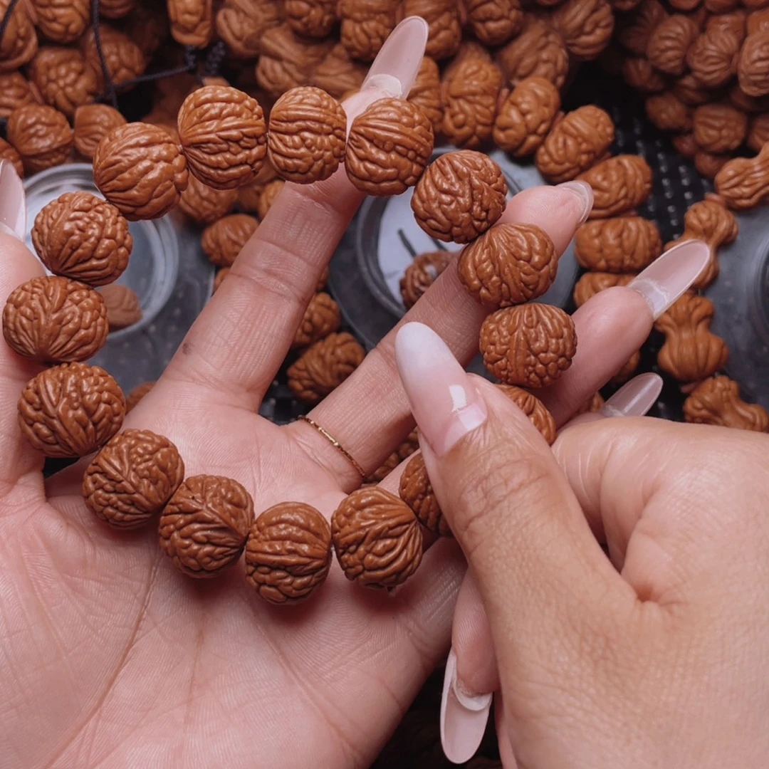 文玩核桃吊坠龙纹桃核手串