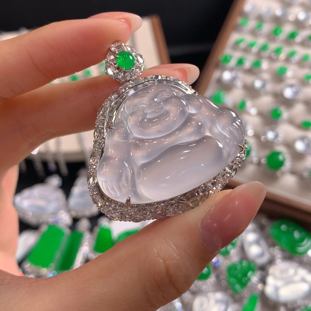 翡翠18K金镶嵌颈饰佛公