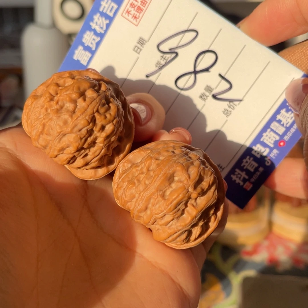 奶****核桃把件门头沟元宝红皮带蟾型