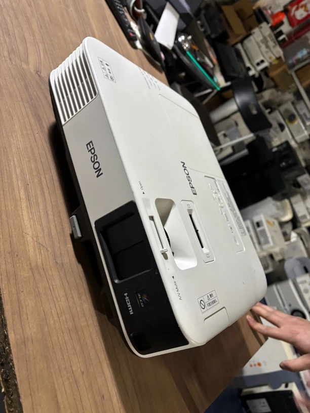 9新 Epson/爱普生 二手 4000流明爱普生小工程投影仪 运费自理
