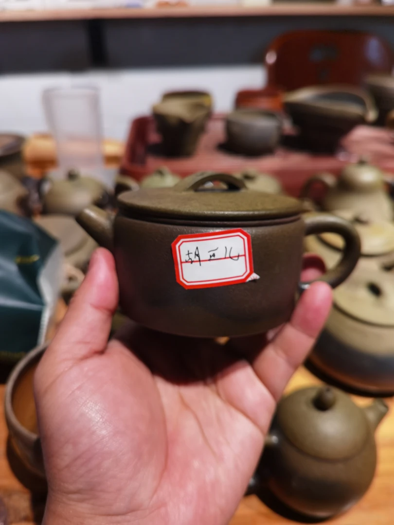 荣昌陶汉瓦瑕疵一个