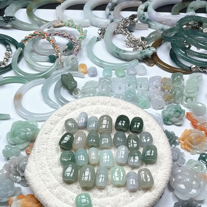 青***月翡翠未镶嵌颈饰111