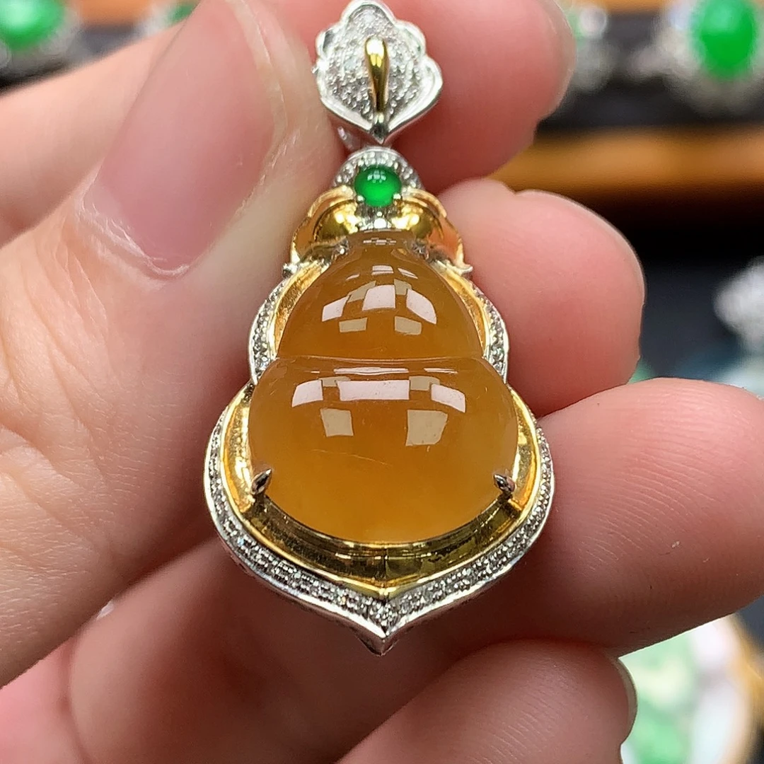 翡翠18K金镶嵌颈饰