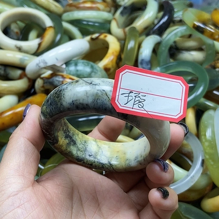 平***乐未镶嵌手镯透闪石质玉