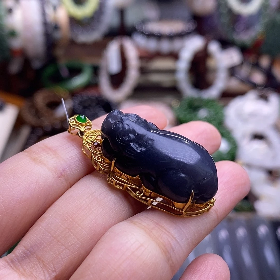 颈饰未镶嵌和田玉毕业级老矿料烟紫金镶貔貅