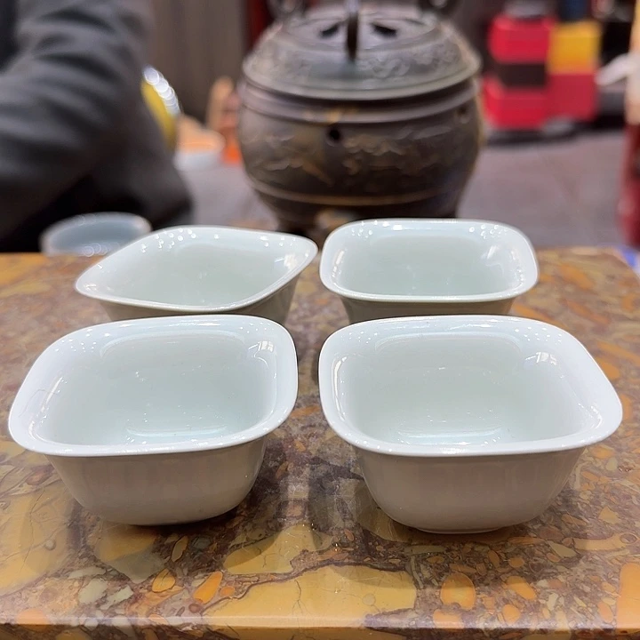 品茗杯一个，瓷。。。品茗