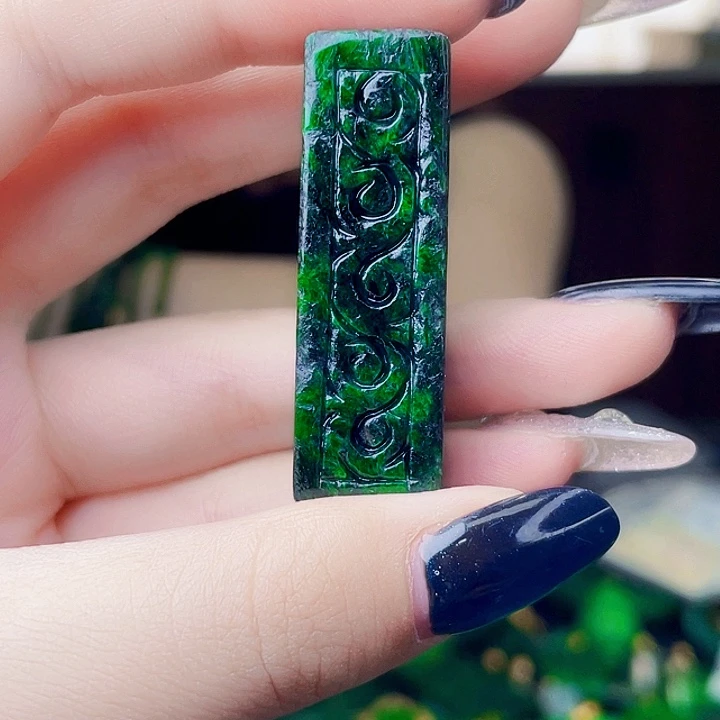 颈饰未镶嵌翡翠多样性