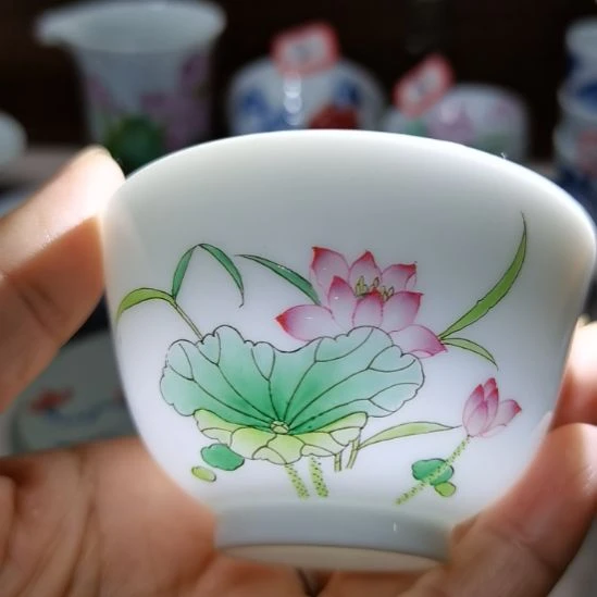 杯玉泥胎粉彩荷花