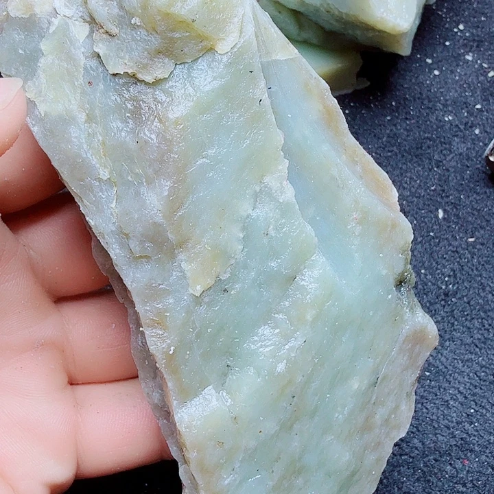 未镶嵌和田玉（糖玉）珠宝半成品