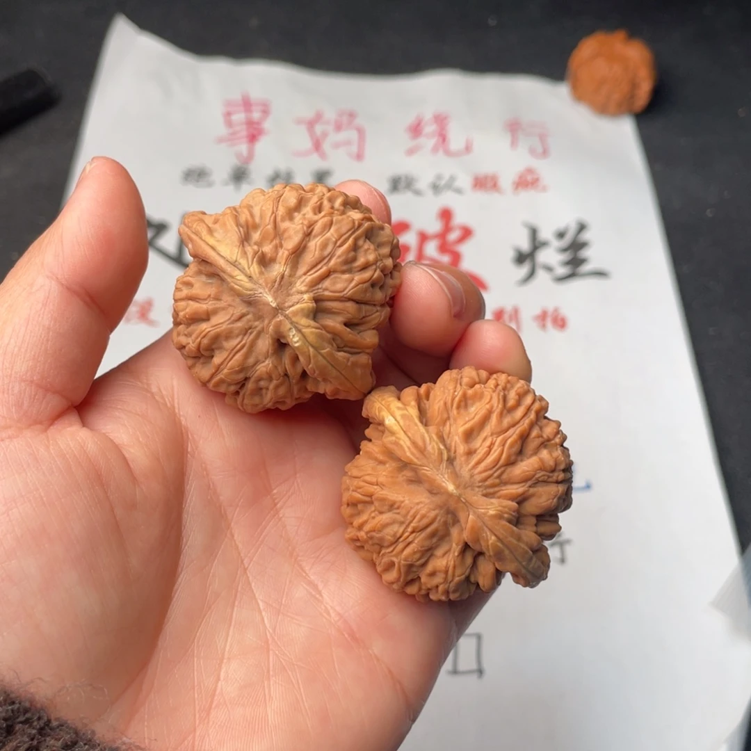 文玩核桃把件083。42莲花有黄