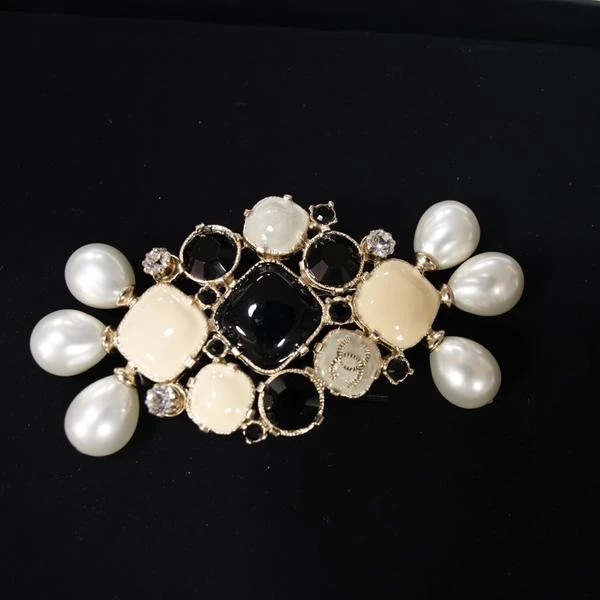 Chanel 珐琅花朵珍珠胸针