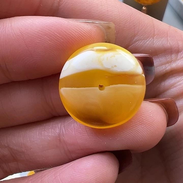 蜜蜡未镶嵌珠宝奇石