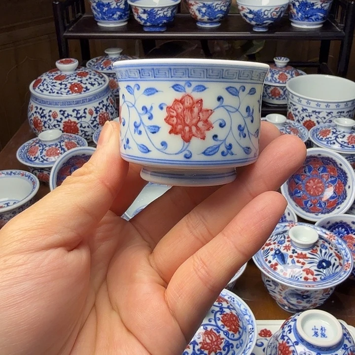 青花釉里红马蹄杯活动款