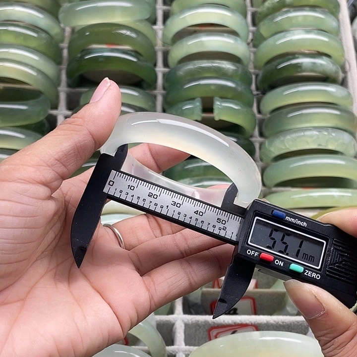 蛇纹石玉未镶嵌手镯65