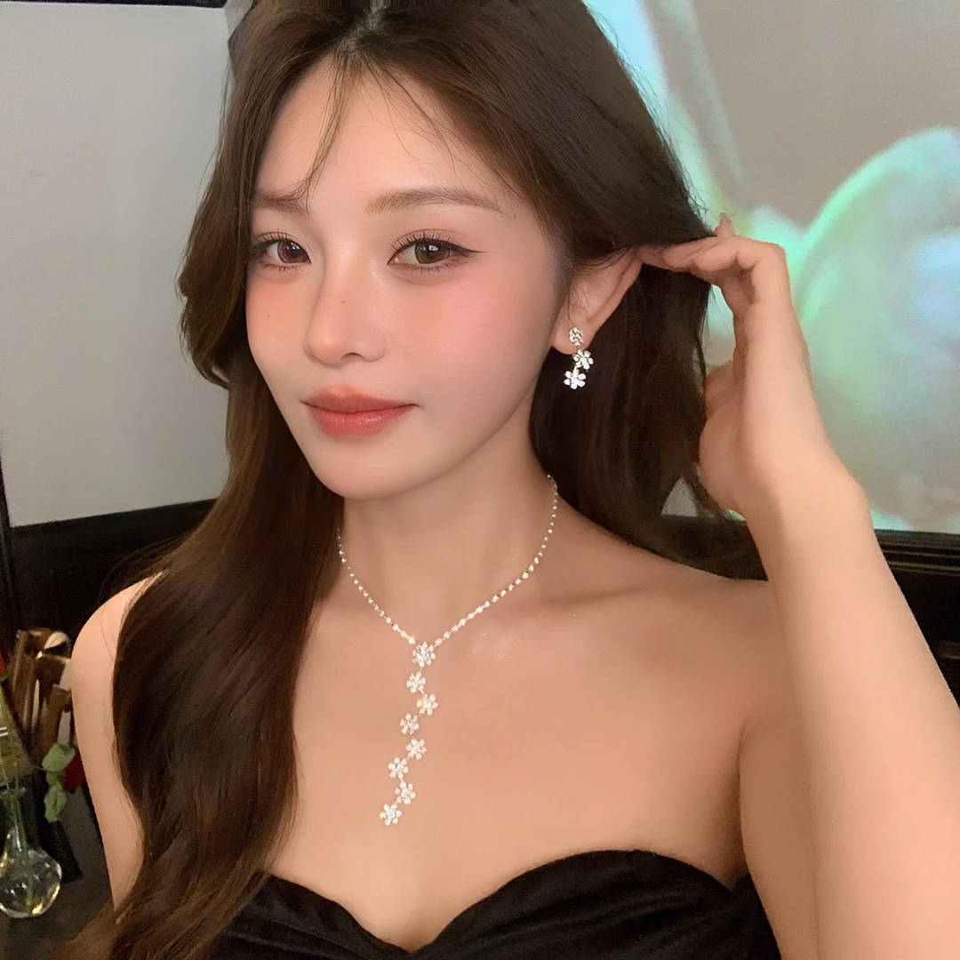 铁合金项链 超闪满钻花朵流苏项链耳环套装高级小众锁骨链颈链