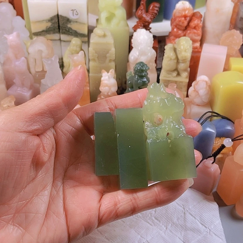 【闪购商品】辽宁石宇*染青田石雕艺术品