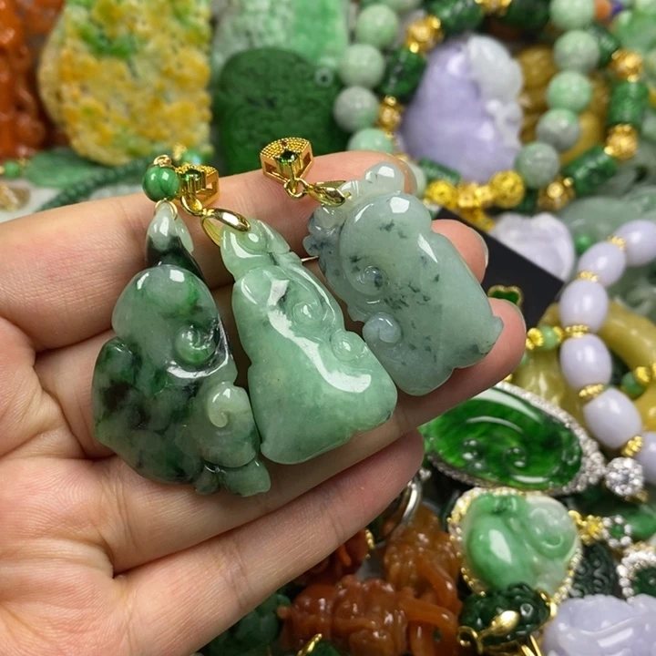 翡翠未镶嵌吊坠(赠链)