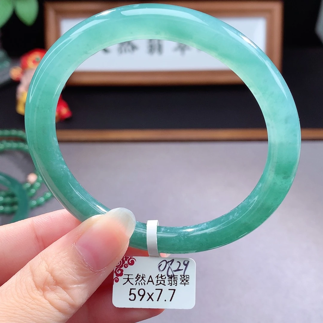 未镶嵌手镯（圆镯）翡翠