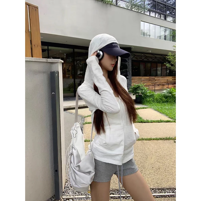 MosesQueen/魔西女王时髦凉感INS风长袖户外显瘦透气连帽短外套女