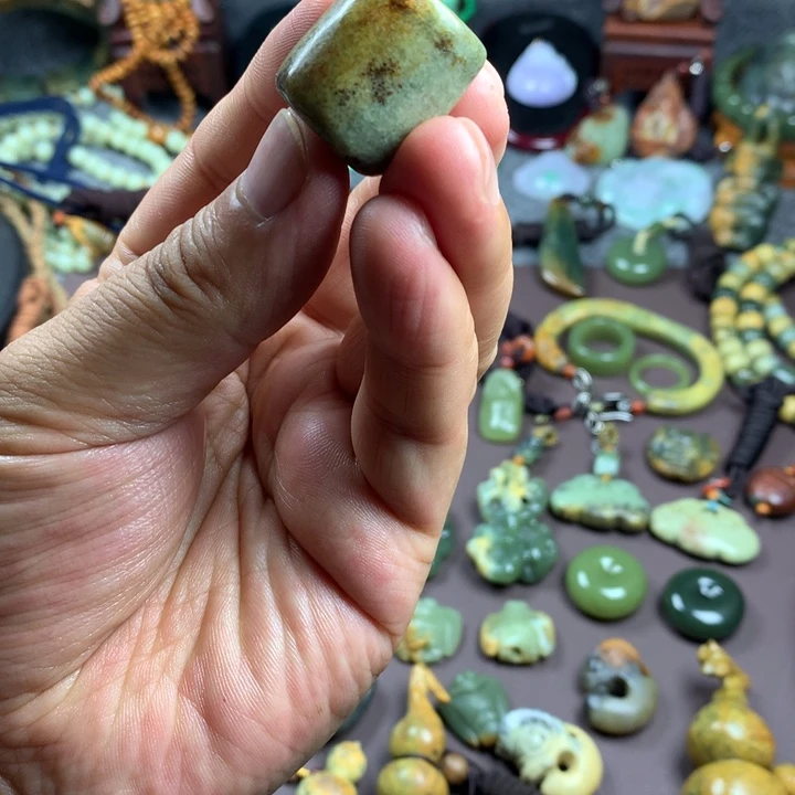 岫岩河磨玉（透闪石质玉）未镶嵌吊坠(赠链)