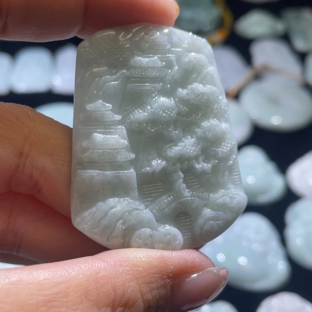 翡翠未镶嵌颈饰山水