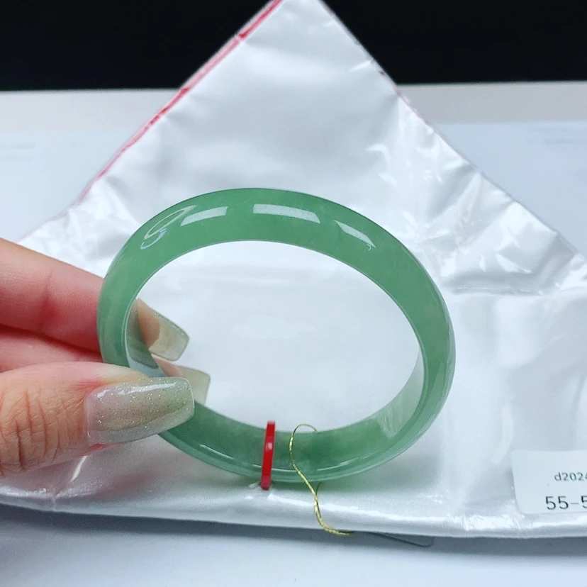 【闪购商品】翡翠手镯未镶嵌 贵妃55