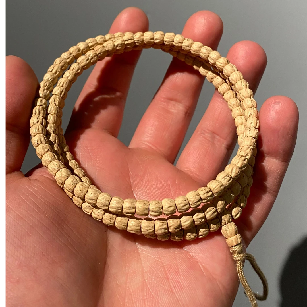 柏香顺纹方块奶油果冻皮质