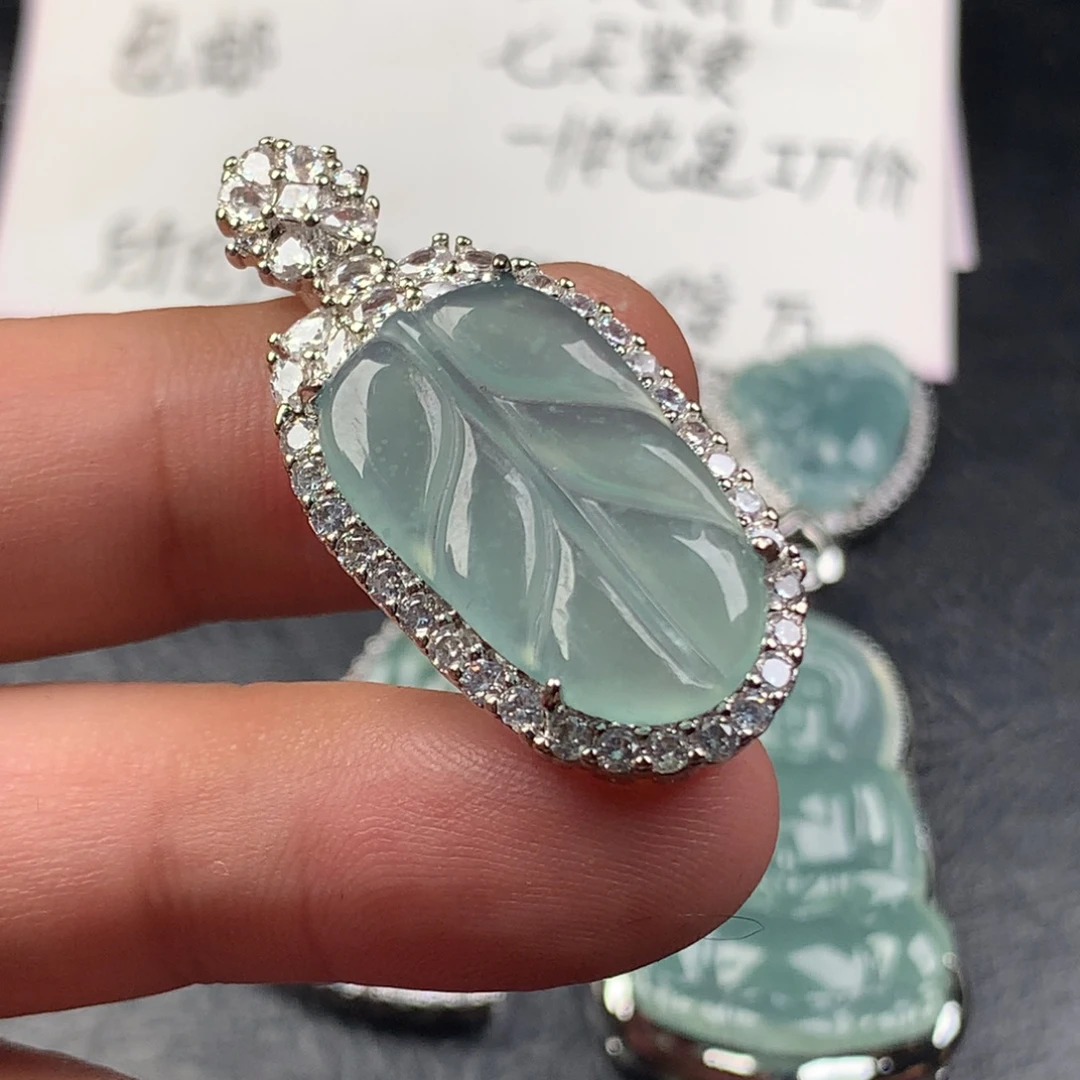 颈饰未镶嵌翡翠大叶子