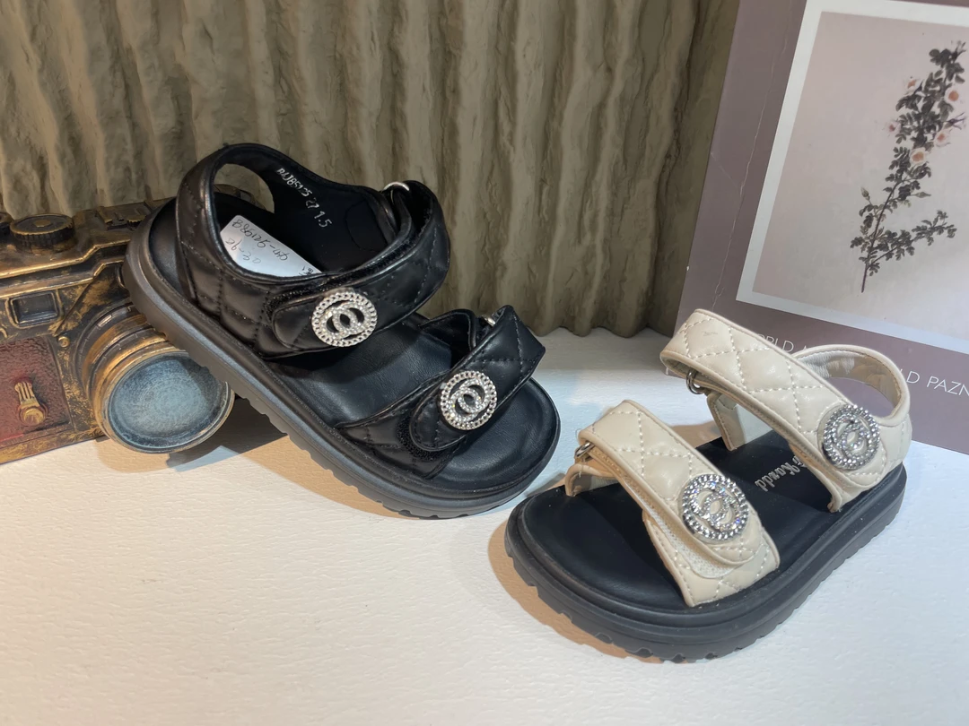 85125时尚可爱的又酷酷的小香风格童鞋凉鞋