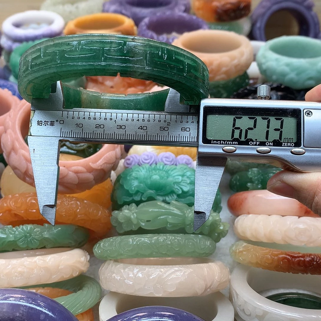 未镶嵌手镯石英质玉