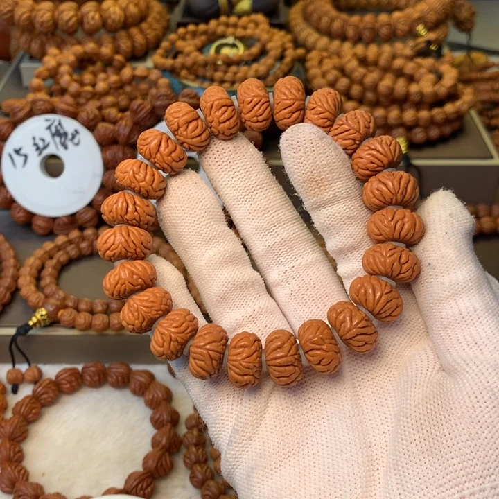 冰****桃核手串秦岭龙纹