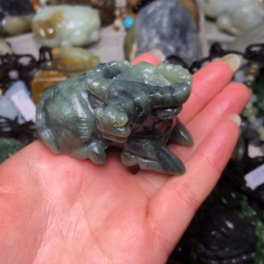 和田玉未镶嵌把件