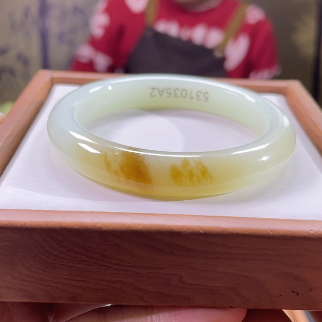 和田玉未镶嵌手镯53圈