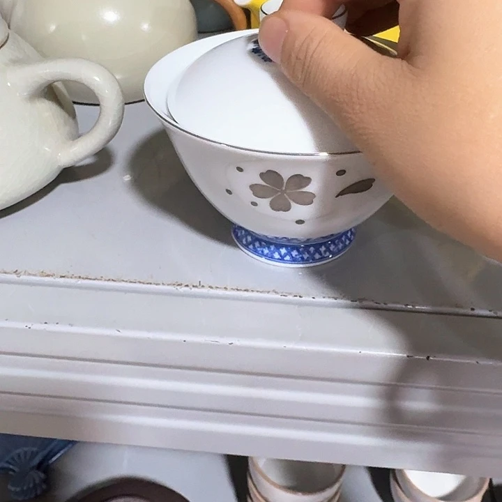 主人杯一个，瓷。。。品茗