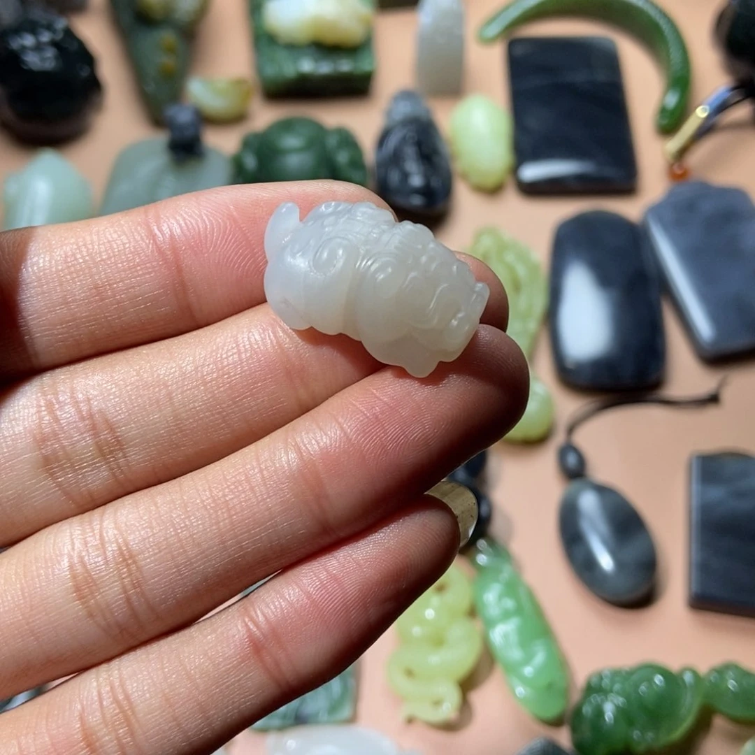 和田玉颈饰未镶嵌定制