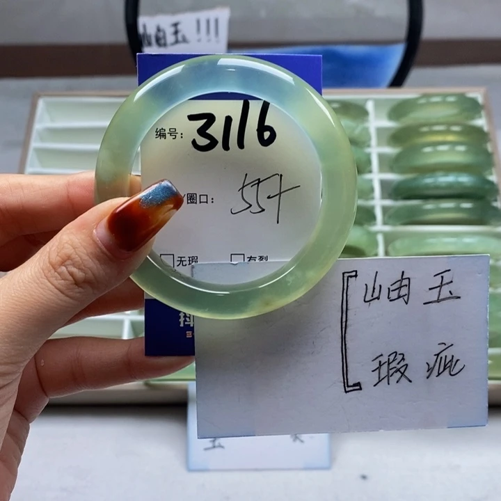 蛇纹石玉手镯未镶嵌