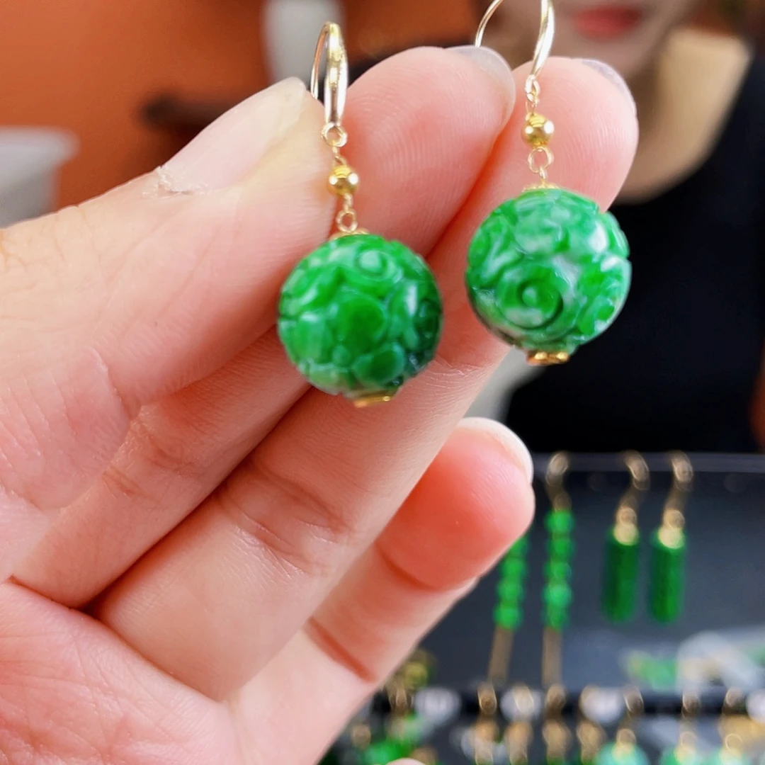 18K金镶嵌翡翠耳饰