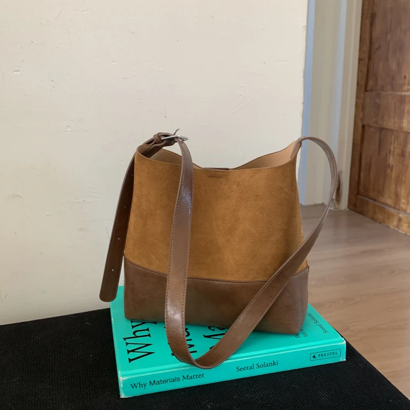 时尚复古磨砂小包包休闲新款简约百搭斜挎包高级感女式单肩水桶包