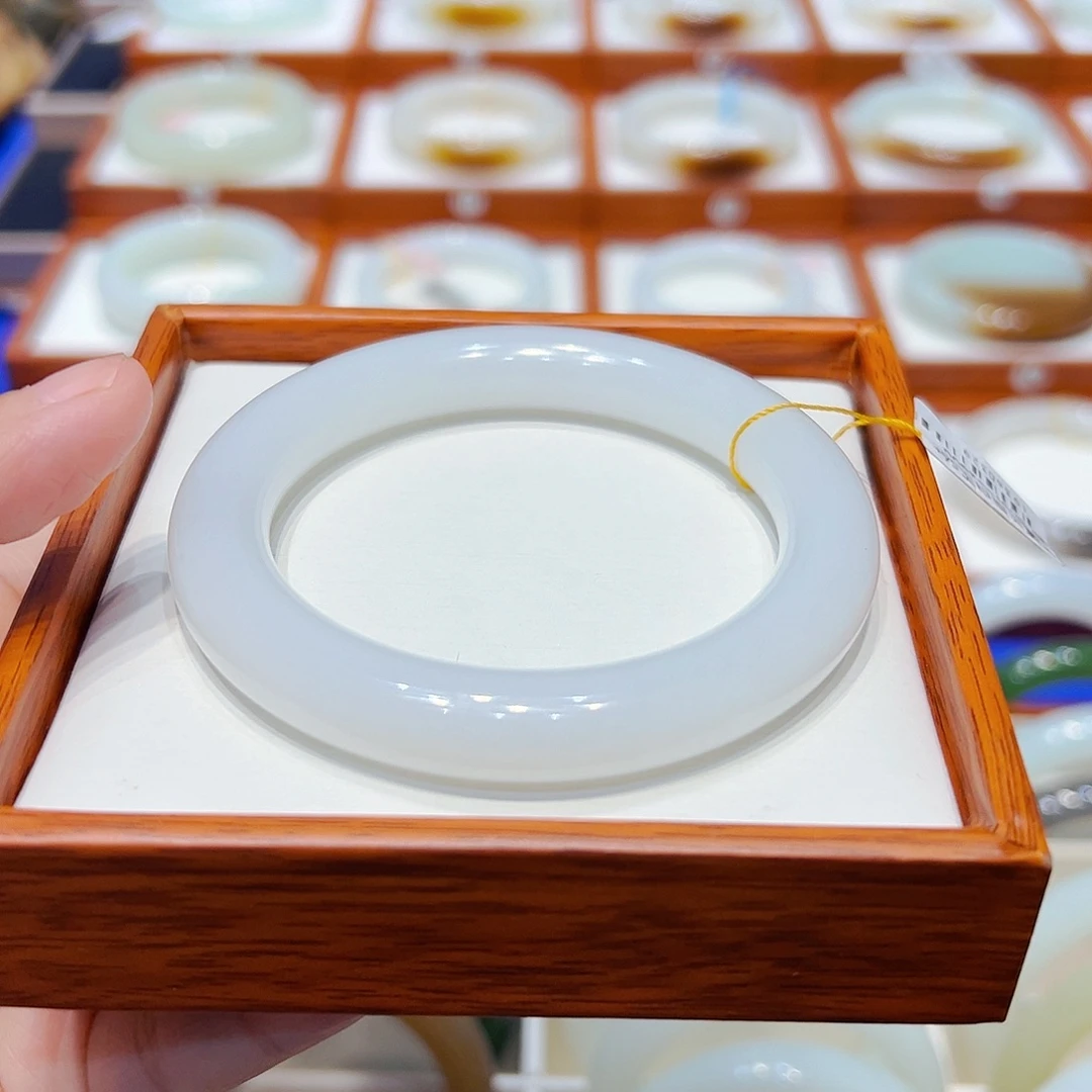 未镶嵌手镯和田玉羊脂白5657